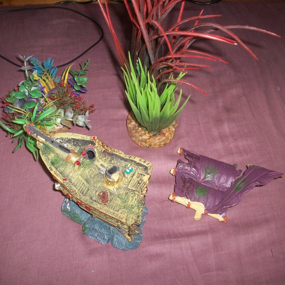Aquarium Fish Tank Landscape Pirate Ship Wreck Ship Decor Plants Resin Boat Lot